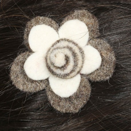 Clip enfant fleur spirale blanche