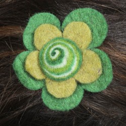 Barrette enfant fleur spirale verte