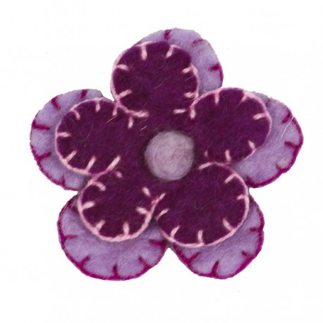 Broche laine bouillie fillette brodée violette